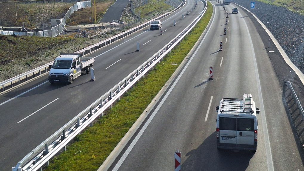 Diaľnica D35 Křelov–Slavonín.