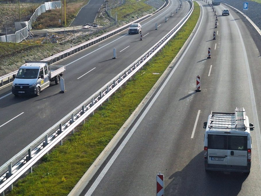 Diaľnica D35 Křelov–Slavonín.