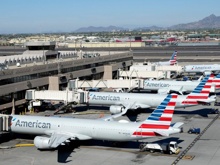 lietadlá na letisku v Phoenixe