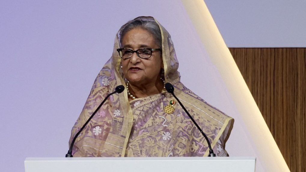 Zosadenú premiérku Bangladéša odsúdili na trest smrti za zločiny proti ľudskosti