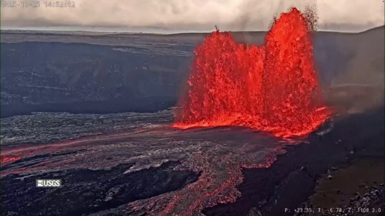 VIDEO: Havajská sopka Kilauea sa postarala o nevídané divadlo. Lávové fontány dosahovali výšku mrakodrapov