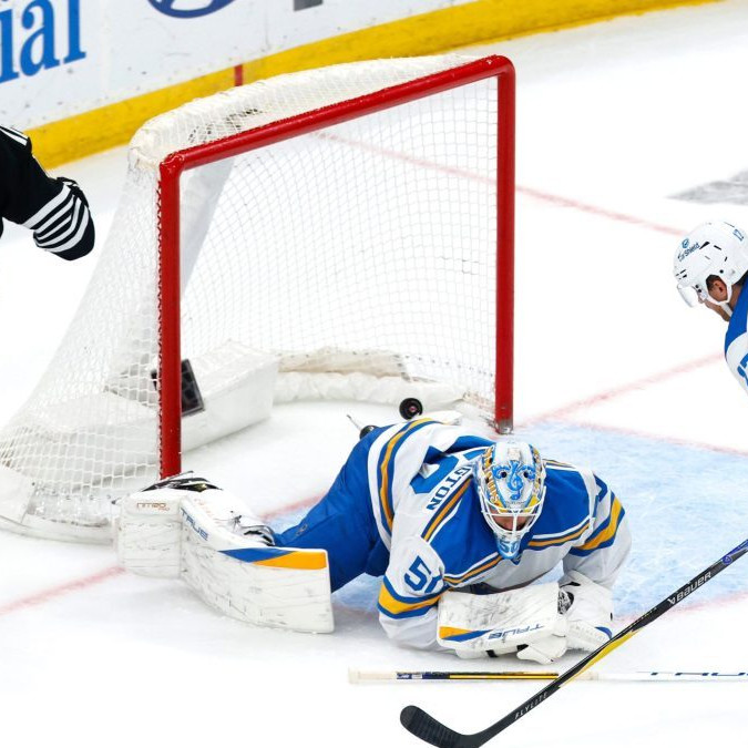 Na snímke Š. Nemec strieľa víťazný gól.