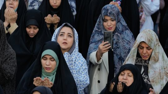 Spoločné modlitby za dážď v Teheráne.