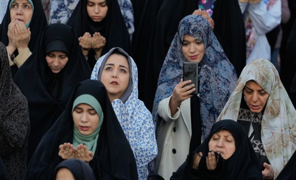 Spoločné modlitby za dážď v Teheráne.