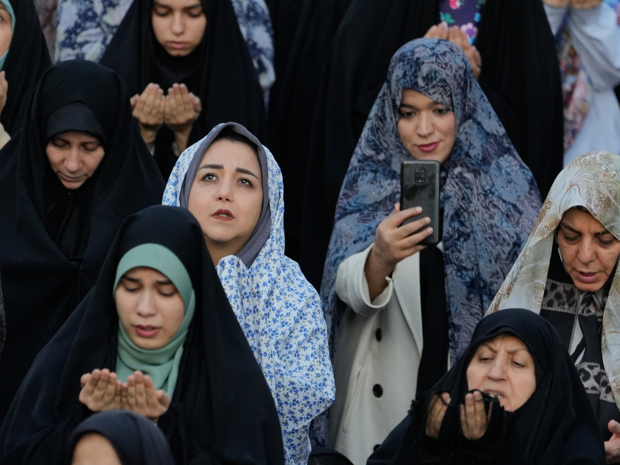 Spoločné modlitby za dážď v Teheráne.