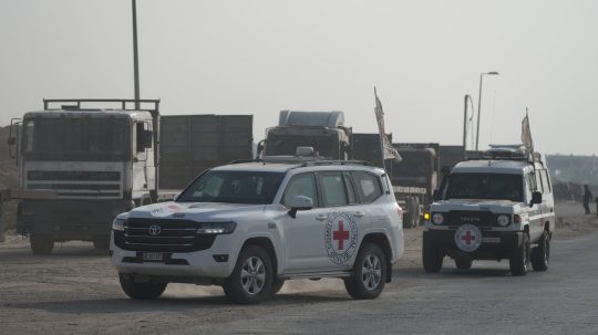 Vozidlá Červeného kríža v Gaze.