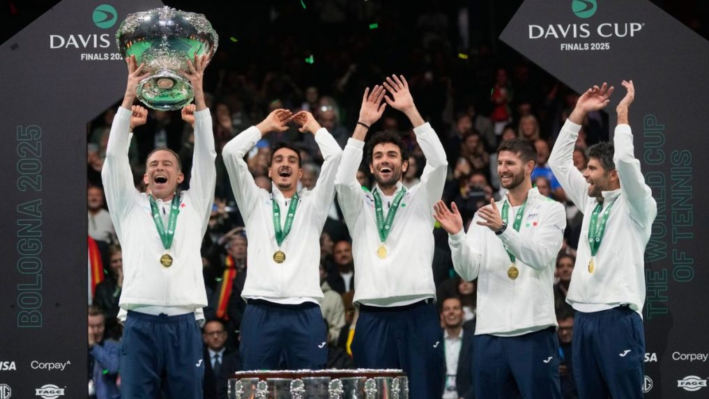 V Davisovom pohári aktuálne nemajú konkurenciu. Taliani oslavujú víťazný hetrik