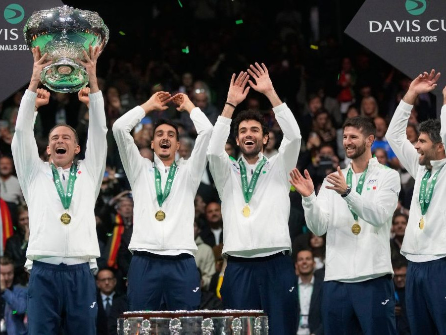 V Davisovom pohári aktuálne nemajú konkurenciu. Taliani oslavujú víťazný hetrik