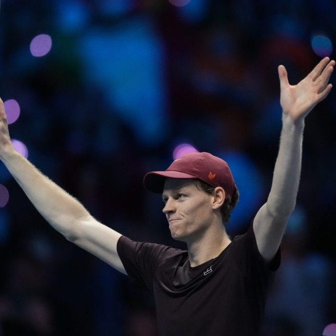 Jannik Sinner sa teší z víťazstva.