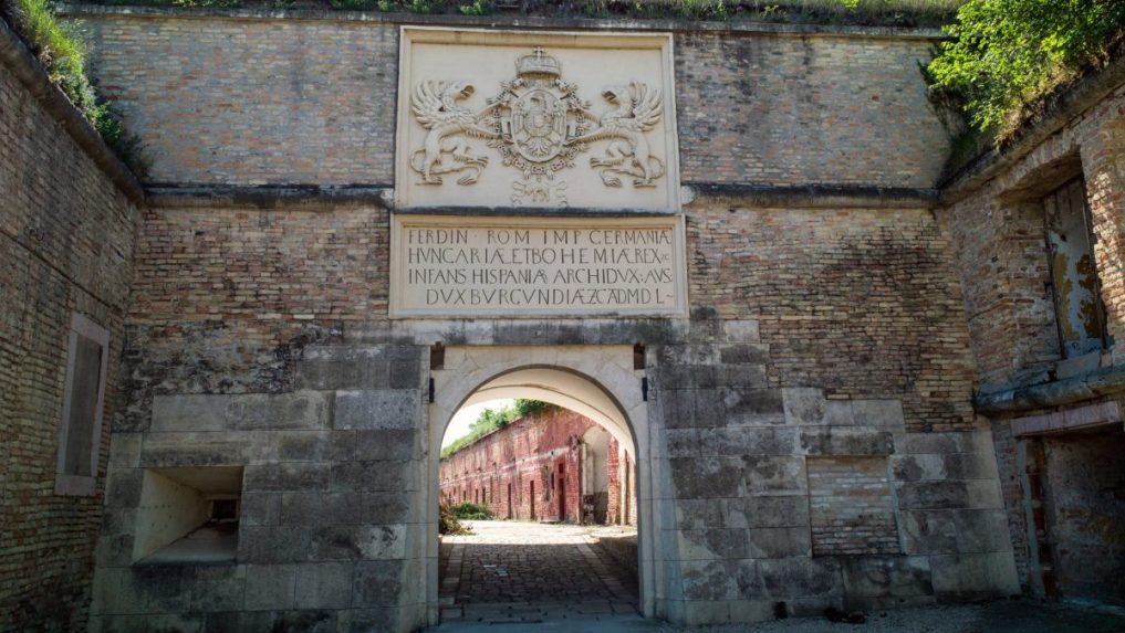 Na snímke obnovená Ferdinandova brána Starej pevnosti.