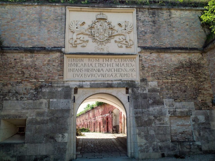 Na snímke obnovená Ferdinandova brána Starej pevnosti.