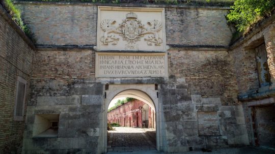 Na snímke obnovená Ferdinandova brána Starej pevnosti.