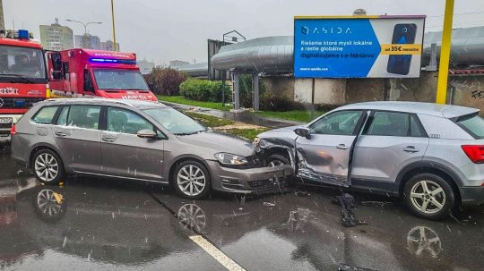 zrážka dvoch áut v Košiciach
