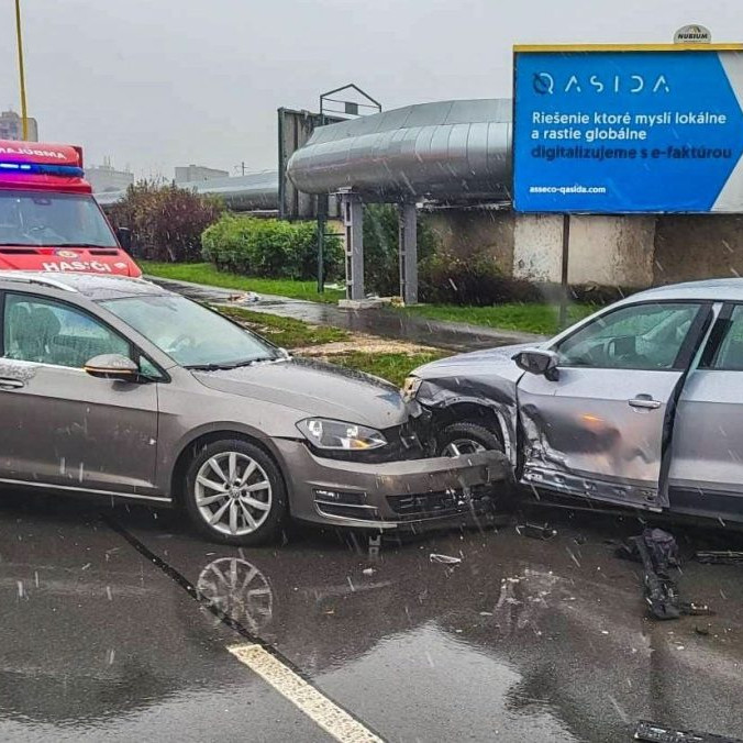 zrážka dvoch áut v Košiciach