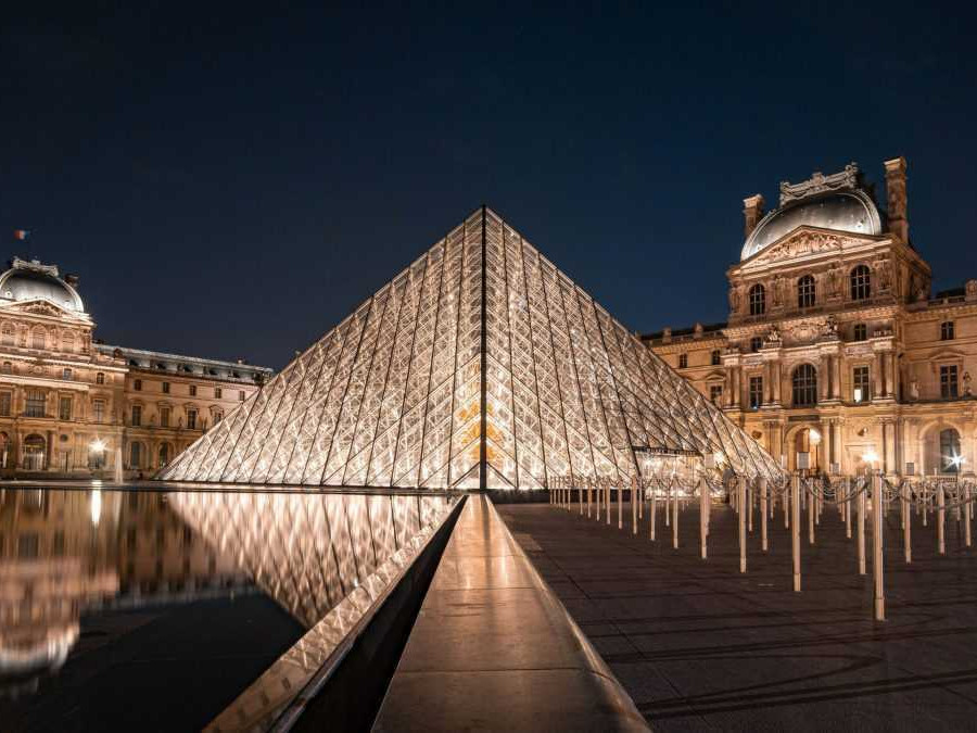 Múzeum Louvre.