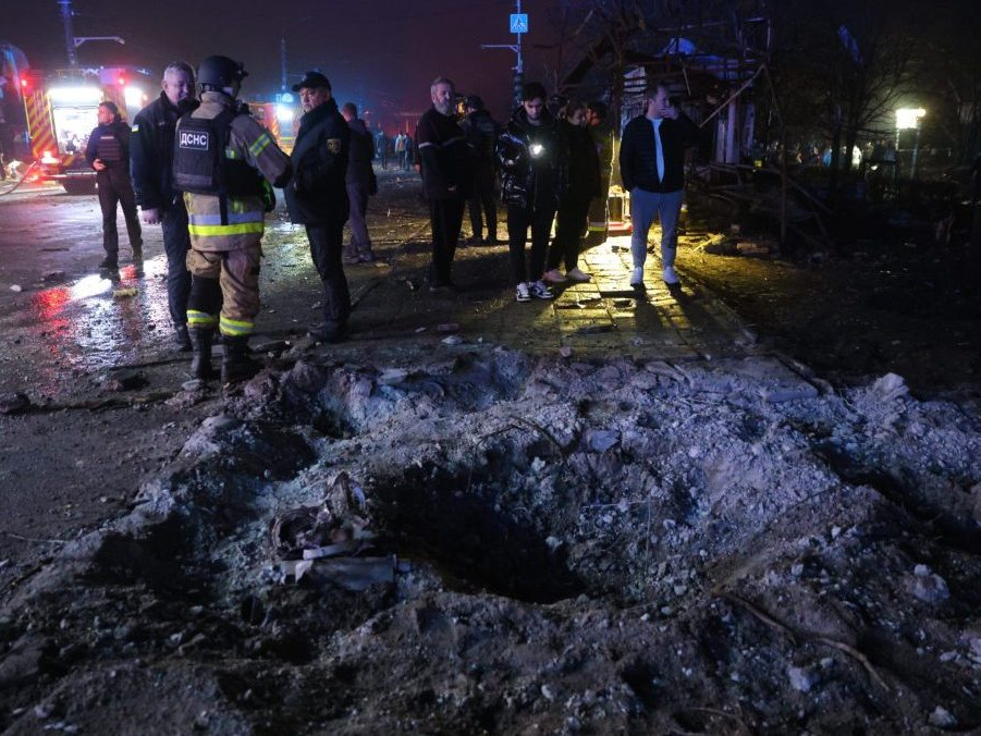 Kráter uprostred trhu v Záporoží.