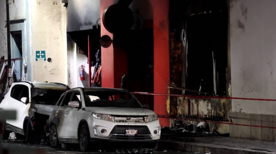 Budova obchodu v meste Hermosillo po výbuchu a následnom požiari.