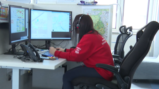 Na snímke operátorka tiesňovej linky 112.