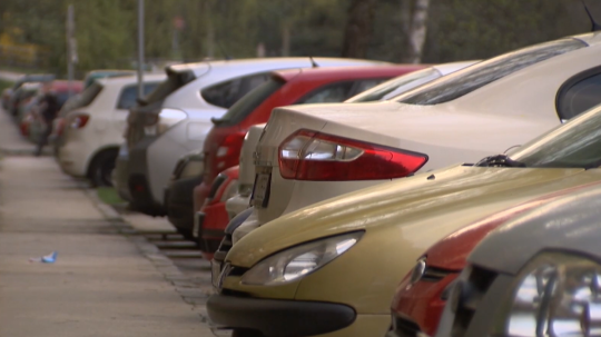 Na snímke zaparkované autá.