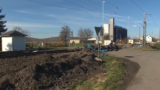 Na snímke rekonštrukcia železnice medzi Levicami a Kozárovcami.