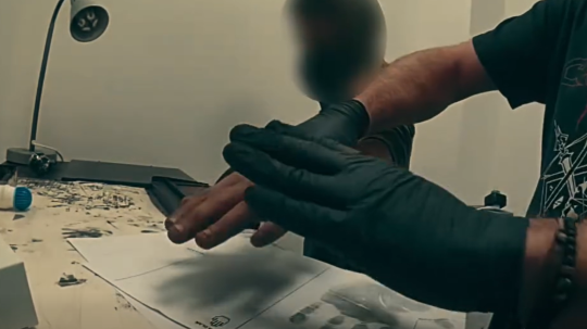 Na snímke zadržaný 22-ročný muž, ktorý mal bodnúť nožom svojho synovca.