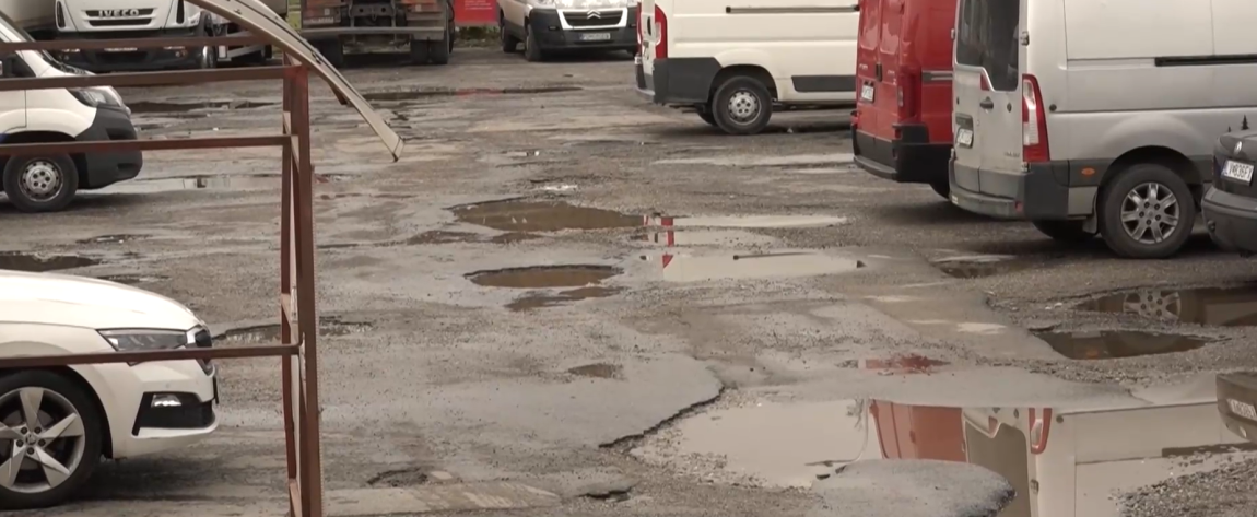 Na snímke parkovisko v Prešove.