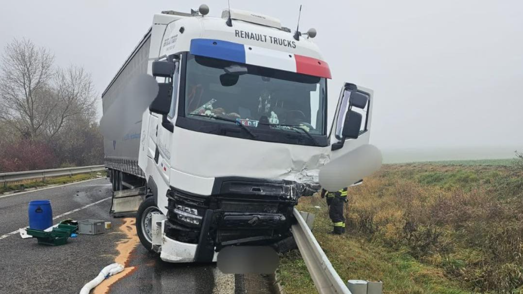 V protismere sa osobnÃƒÂ© auto zrazilo s nÃƒÂ¡kladnÃƒÂ½m autom.