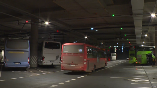 autobusy na stanici Nivy