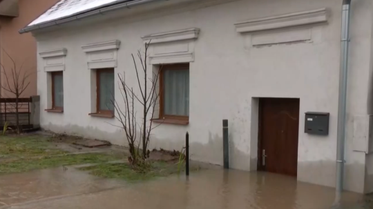 Na snímke vytopený dom v Sliači.
