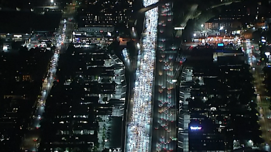 kolóna áut v Los Angeles