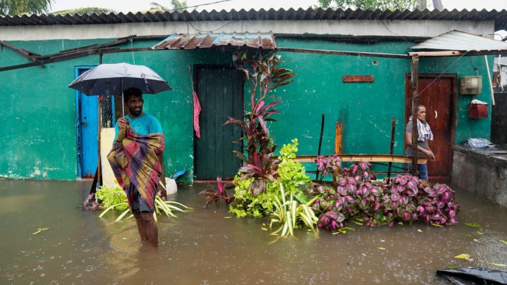 Na snímke povodne na Srí Lanke.
