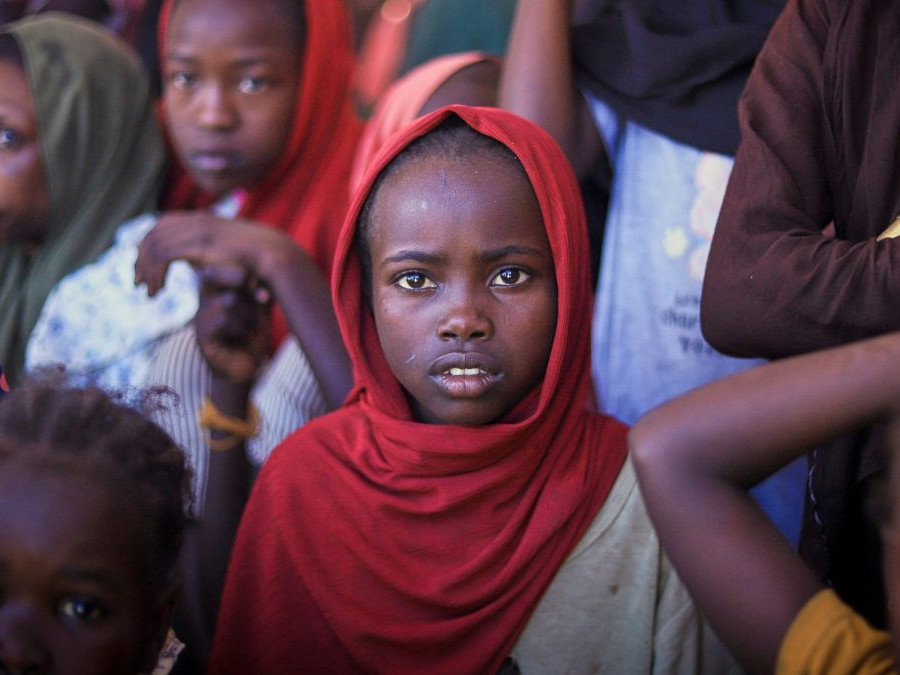 Ženy a deti v tábore, kde sa schovávajú pred nebezpečenstvom.