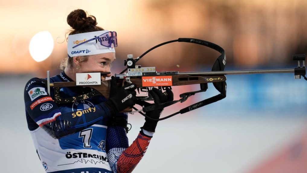 Na snímke Francúzska biatlonistka Lou Jeanmonnotová.