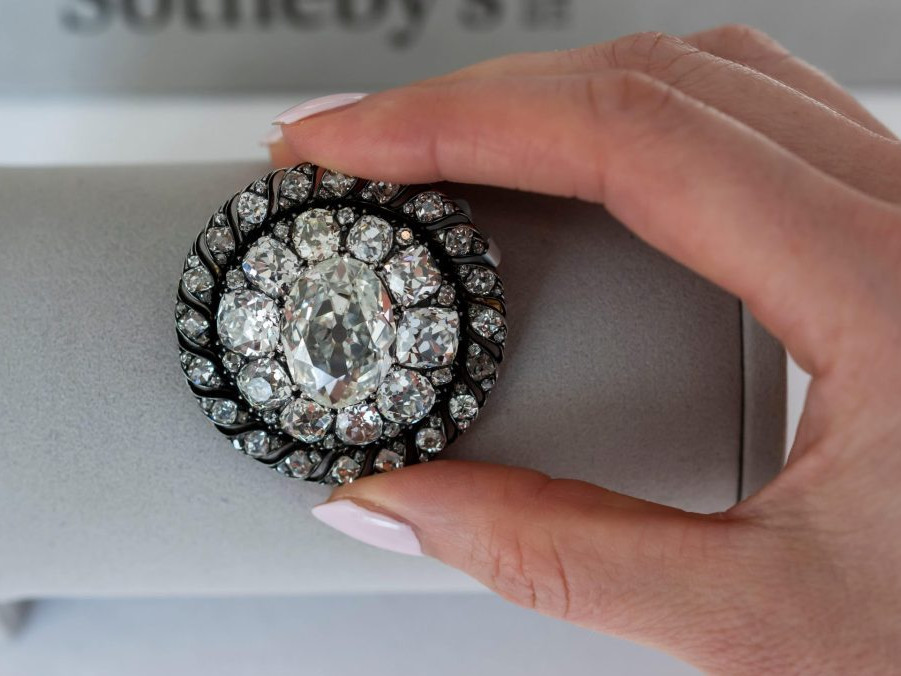 Stará brošňa, ktorá patrila Napolenovi.