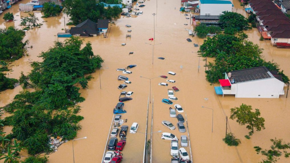 Záplavy postihli viac ako milión domácností.