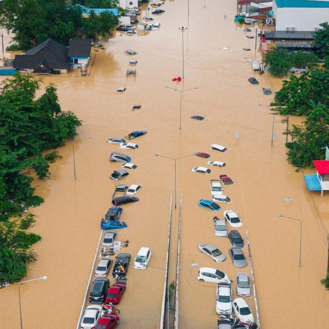 Záplavy postihli viac ako milión domácností.