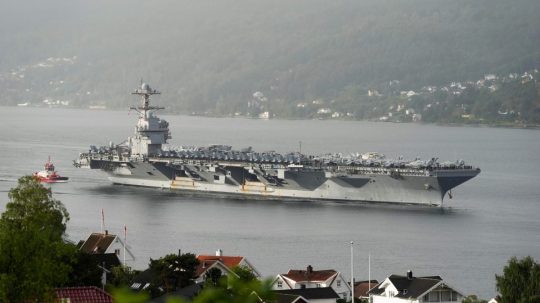 Na archívnej snímke z 12. septembra 2025 americká lietadlová loď USS Gerald R. Ford.