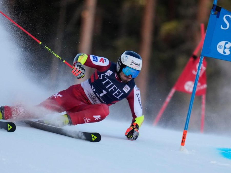 Rakúsky lyžiar Stefan Brennsteiner.