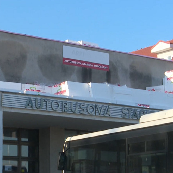 Budovu autobusovej stanice v Topoľčanoch uzavreli.