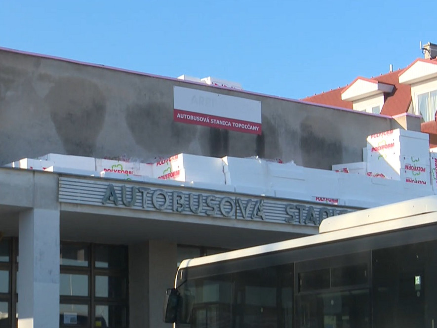Budovu autobusovej stanice v Topoľčanoch uzavreli.