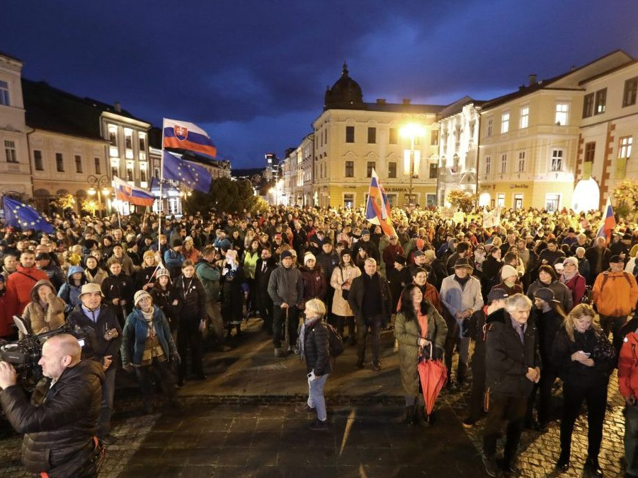 Na snímke zhromaždenie Nie v našom meste v Banskej Bystrici.