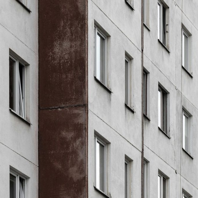 Na ilustračnej snímke panelák.