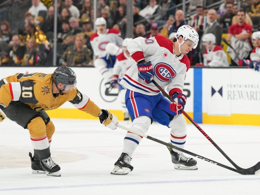 Juraj Slafkovský v drese Montrealu Canadiens.