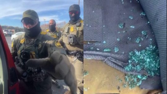 Federálni agenti mužovi rozbili okno na aute a násilím ho vytiahli.