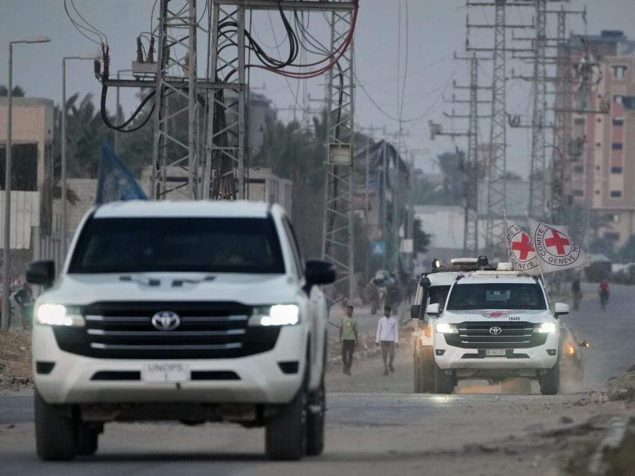 autá Červeného kríža