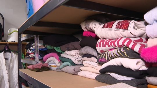 V komunitnom centre potrebujú najmä oblečenie pre dospelých, ktorí žijú na ulici.