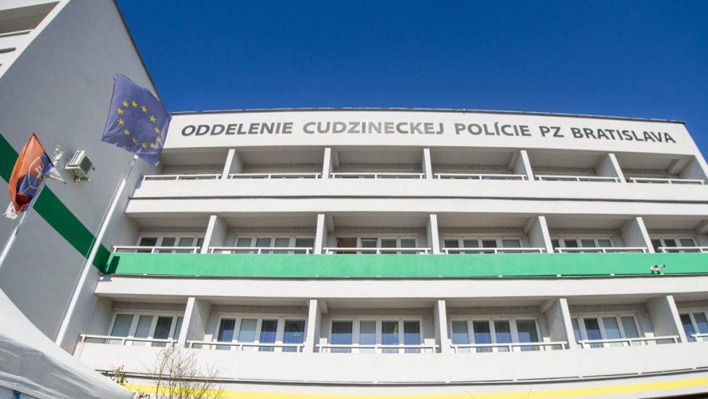 Na snímke budova cudzineckej polície v Bratislave.