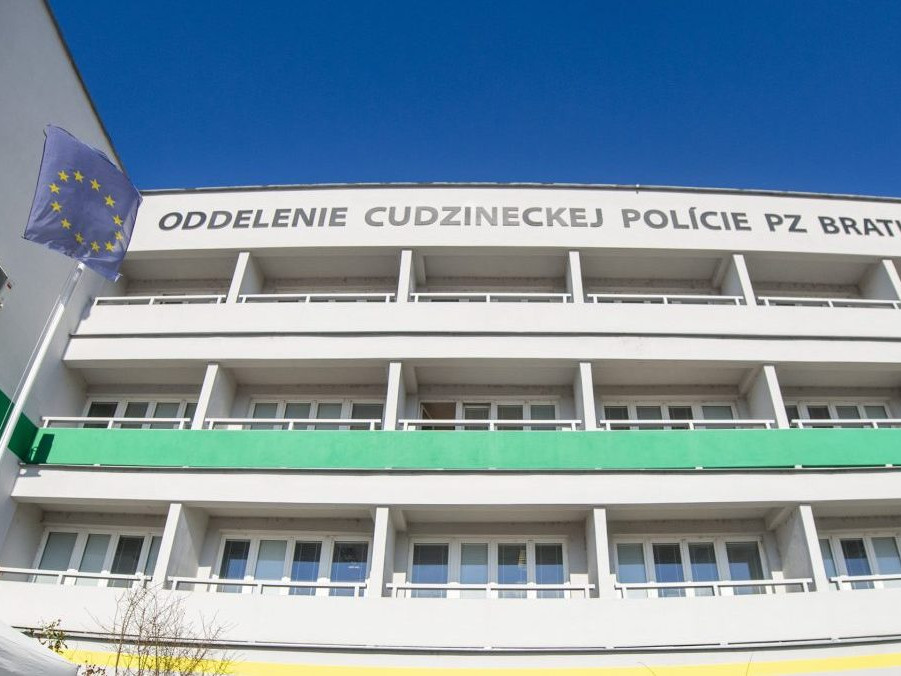 Na snímke budova cudzineckej polície v Bratislave.