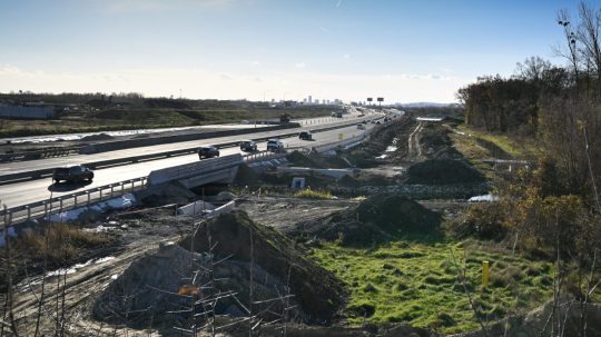 Na ilustračnej snímke diaľnica D1 pri Bratislave.