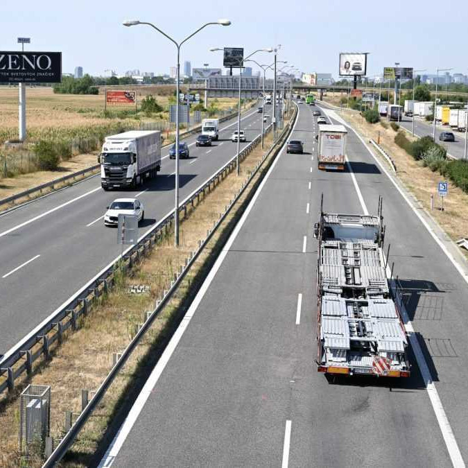 Na snímke výjazd dialničného úseku na D1 z Bratislavy na Nitru.